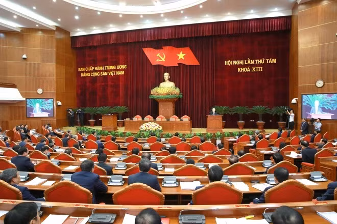 El octavo pleno del Comité Central del Partido Comunista de Vietnam del XIII mandato. (Fotografía: VNA) El octavo pleno del Comité Central del Partido Comunista de Vietnam del XIII mandato. (Fotografía: VNA)