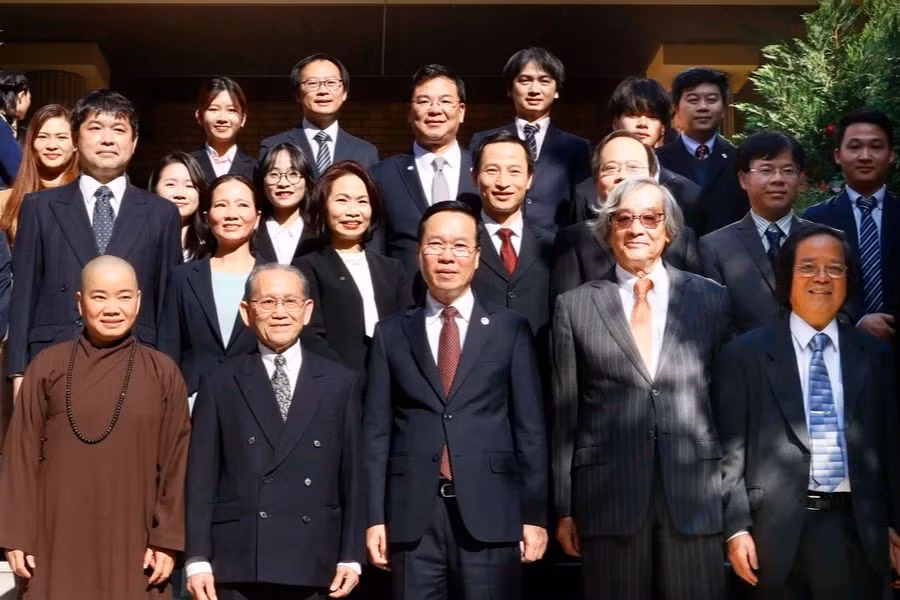 El presidente vietnamita y los delegados.
