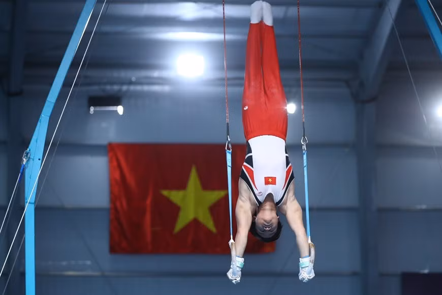 Khanh Phong superó de manera excelente al campeón mundial para ganar una medalla de oro en gimnasia en los SEA Games 32.