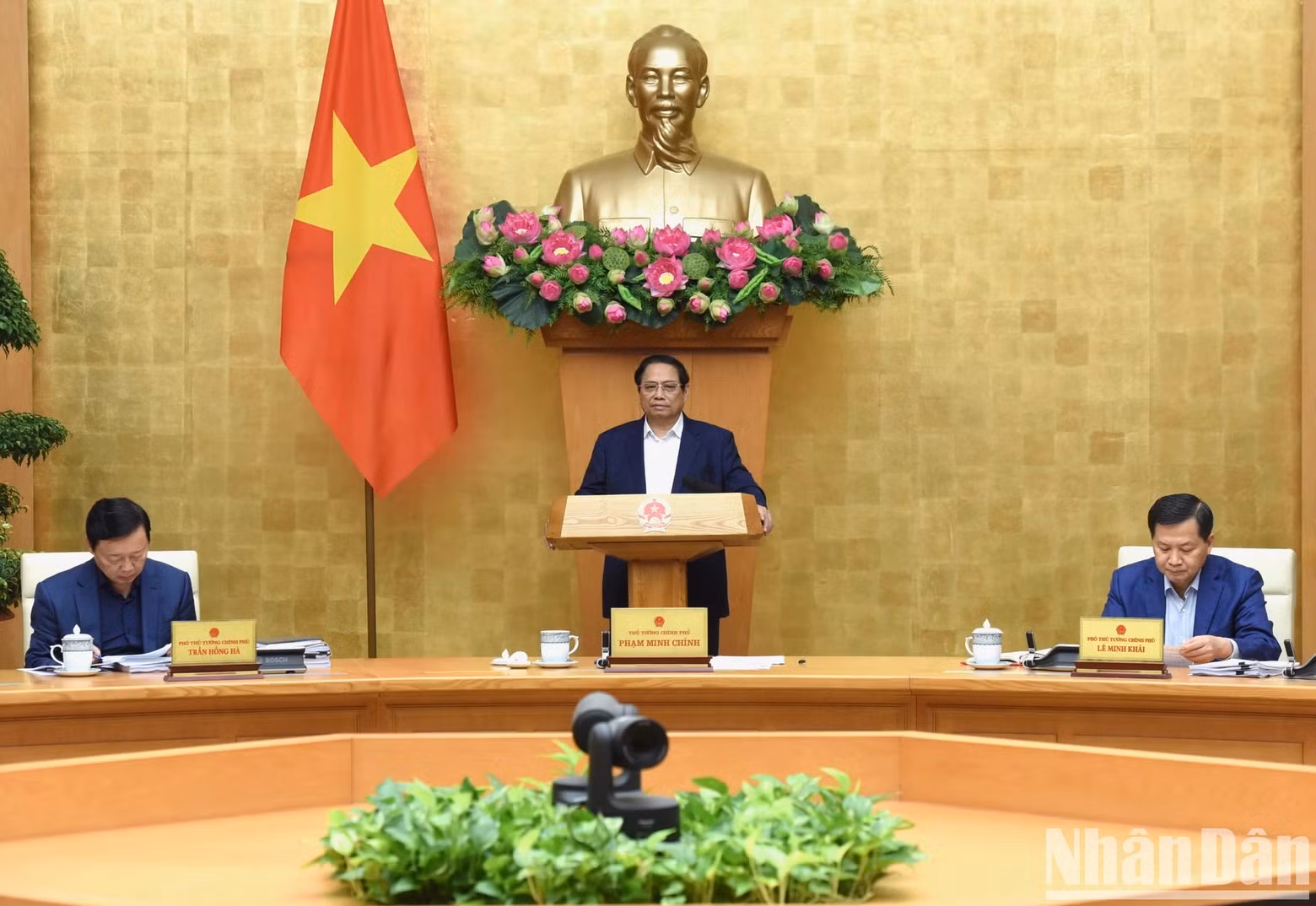 El premier Pham Minh Chinh preside la reunión. El premier Pham Minh Chinh preside la reunión.