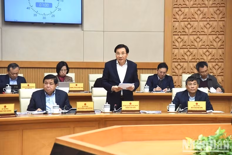 El ministro-jefe de la Oficina Gubernamental, Tran Van Son.