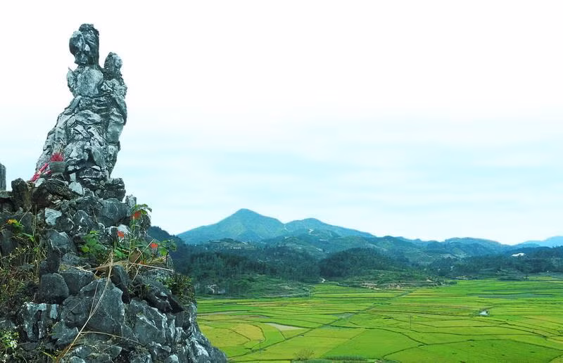 El monte de To Thi, epítome de la fidelidad de las mujeres vietnamitas. (Fotografía: dulich24.com.vn) El monte de To Thi, epítome de la fidelidad de las mujeres vietnamitas. (Fotografía: dulich24.com.vn)