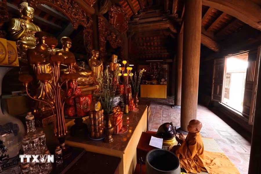 Al visitar Ngoa Van, entramos a un espacio cultural, que preserva nobles valores de la historia, la cultura y la civilización a través de los siglos. Al visitar Ngoa Van, entramos a un espacio cultural, que preserva nobles valores de la historia, la cultura y la civilización a través de los siglos.