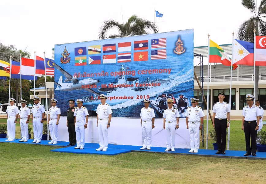 Inauguración del primer ejercicio marítimo conjunto entre las marinas de Estados Unidos y de la Asean (AUMX), en la base naval de Sattahip, en Tailandia en 2019.