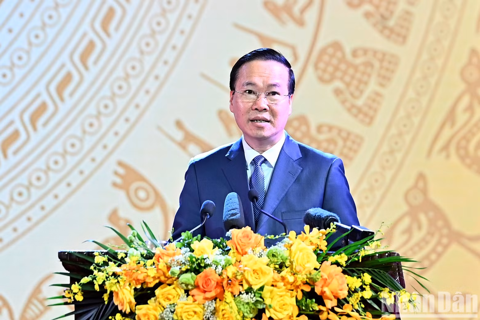 El presidente del país, Vo Van Thuong, interviene en la reunión.