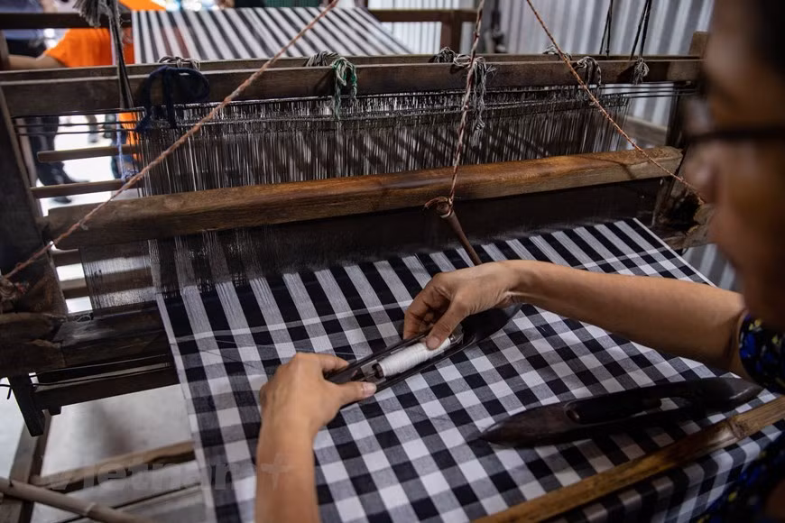 Cada paso requiere la habilidad del artesano, así como mucho tiempo y esfuerzo para fabricar los productos de calidad. Cada paso requiere la habilidad del artesano, así como mucho tiempo y esfuerzo para fabricar los productos de calidad.