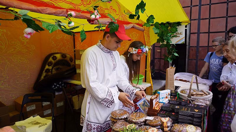 El festejo es una de las mayores celebraciones en Tula, la ciudad natal del gran escritor León Tolstói. El festejo es una de las mayores celebraciones en Tula, la ciudad natal del gran escritor León Tolstói.