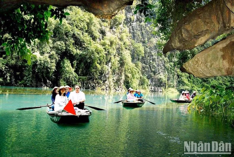 Recorrido a la cascada de Hang Tien.