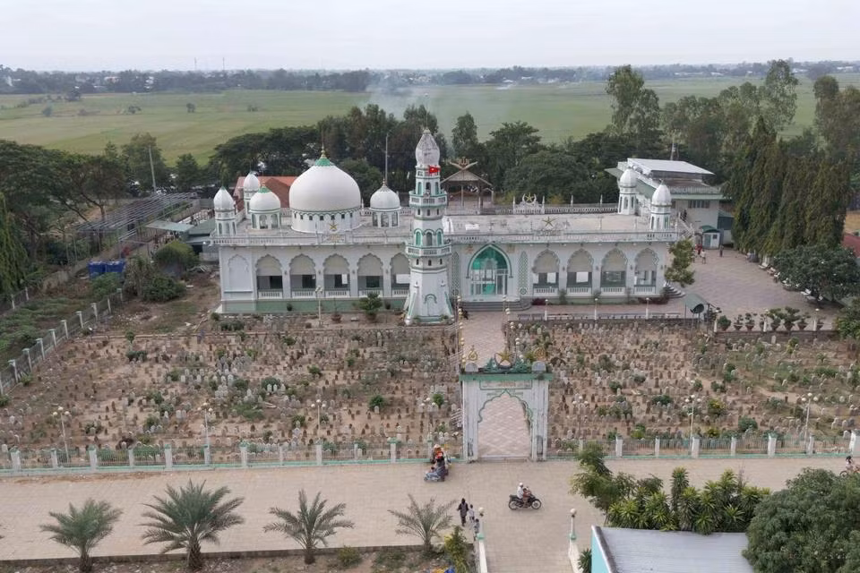 La mezquita Masjid Jamiul Azhar de la comunidad islámica del pueblo Cham en la comuna de Chau Phong, de la ciudad de Tan Chau, en la provincia de An Giang.