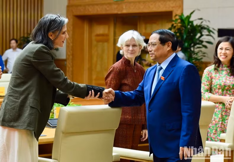 El jefe de Gobierno vietnamita y representantes de las organizaciones internacionales en el país.