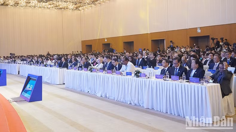 El tema de la edición 2024 del foro es “La transformación industrial, nuevo motor para el desarrollo sostenible de Ciudad Ho Chi Minh”.