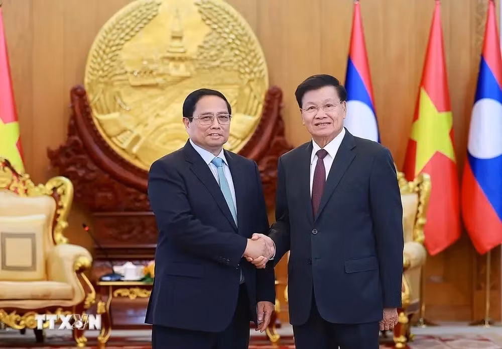 El primer ministro de Vietnam, Pham Minh Chinh, y el secretario general del Partido Popular Revolucionario y presidente de Laos, Thongloun Sisoulith. (Fotografía: VNA) El primer ministro de Vietnam, Pham Minh Chinh, y el secretario general del Partido Popular Revolucionario y presidente de Laos, Thongloun Sisoulith. (Fotografía: VNA)