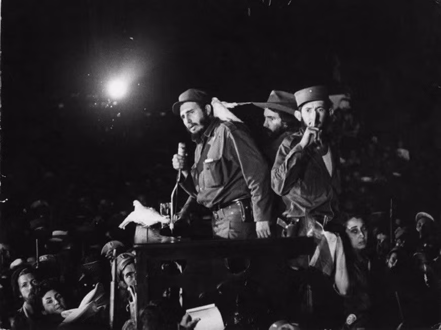 Fidel Castro, posteriormente Primer Ministro del Gobierno Revolucionario, se dirige a las masas al cabo de la exitosa Revolución. (Foto de archivo de VNA)