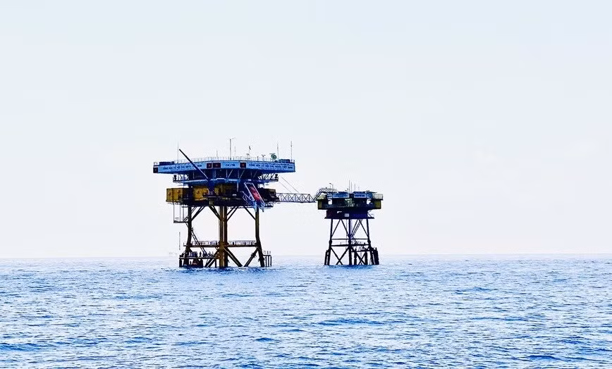 La plataforma DK1/16 se encuentra en en el bajío de Phuc Tan y figura entre las 15 instalaciones de su tipo del Alto Mando de Región Naval 2.