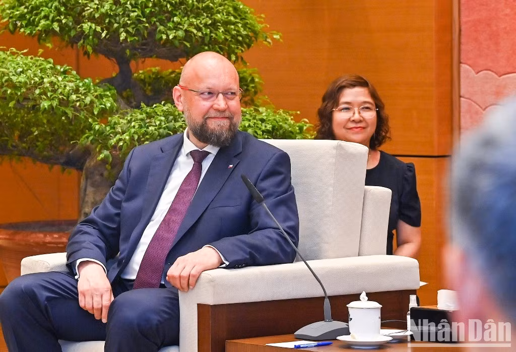 [Foto] Presidente del Parlamento vietnamita recibe a vicetitular de la cámara baja checa ảnh 7
