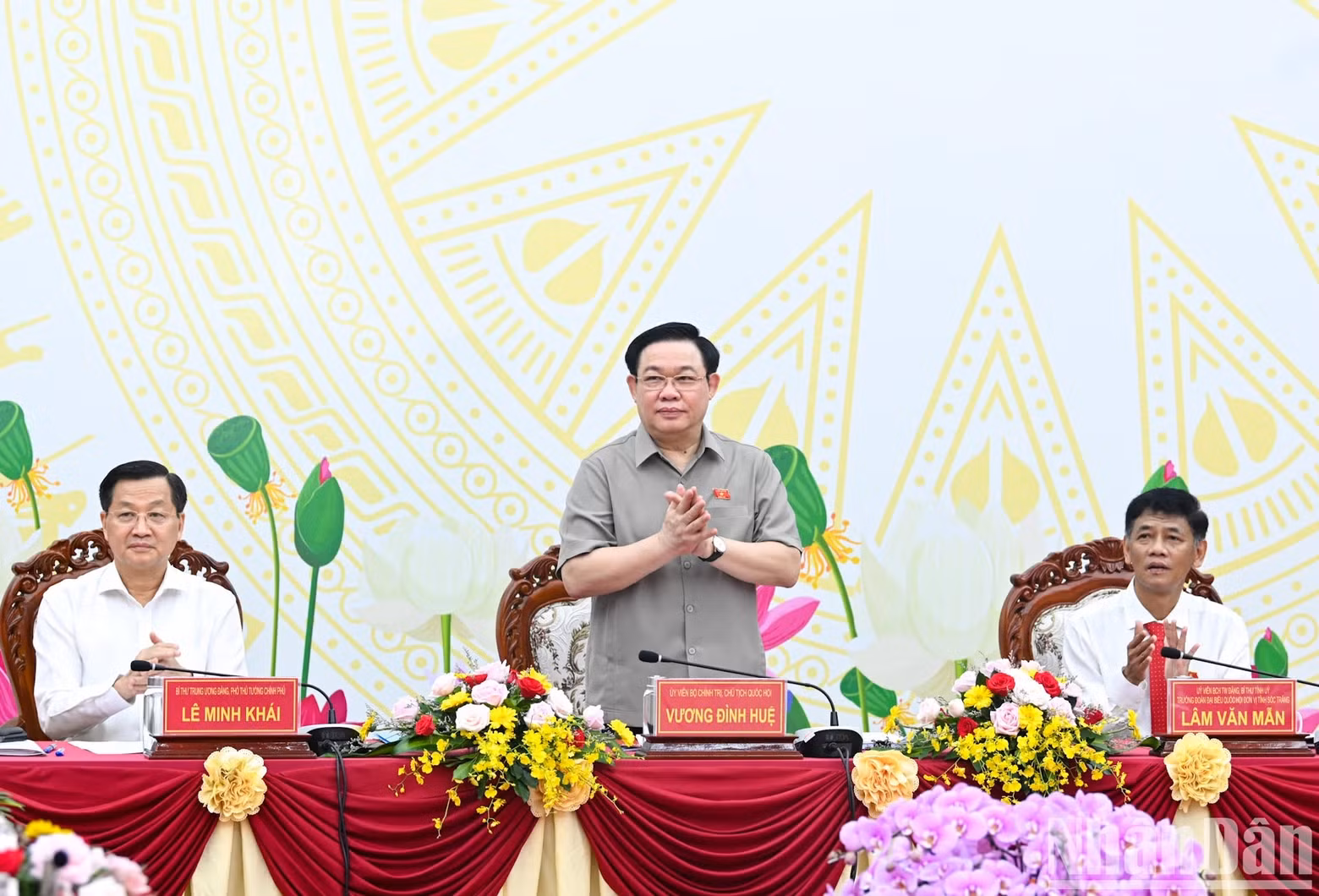 El presidente de la Asamblea Nacional, Vuong Dinh Hue, en la reunión.