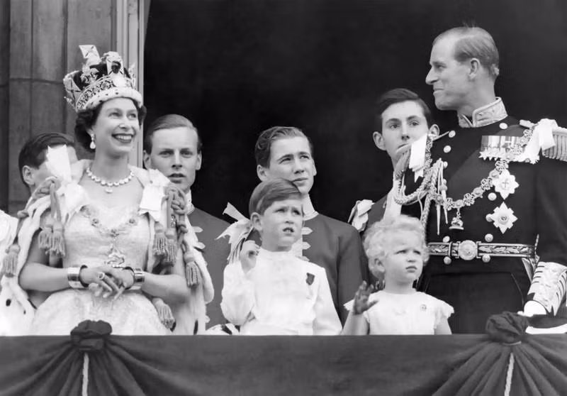 Durante su reinado, Isabel II participó en 21 mil compromisos, ratificó cuatro mil documentos legales, recibió 112 visitas de Estado de dirigentes extranjeros y albergó más de 180 fiestas en jardines reales del Palacio de Buckingham a las que asistieron más de un millón 500 mil personas. (Fotografía: PA)