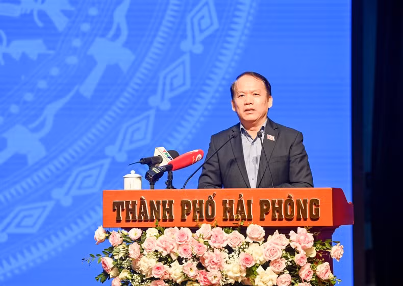 El jefe de la Comisión de Asuntos Legales de la Asamblea Nacional, Hoang Thanh Tung,...