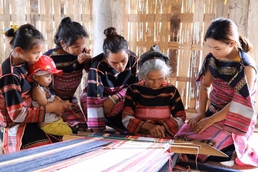 Mujeres étnicas. Mujeres étnicas.
