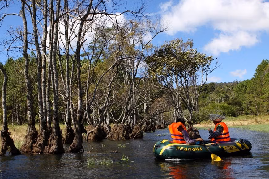Esta es un área de entretenimiento y ecoturismo que otorga importancia a la preservación de los elementos naturales y la protección de los recursos hídricos.