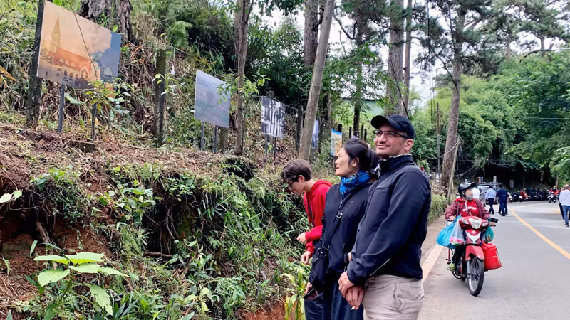Turistas extranjeros en la cita