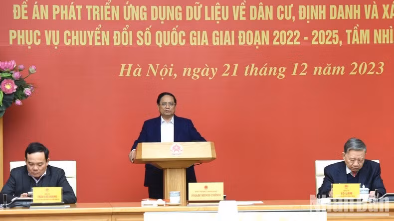 El primer ministro vietnamita, Pham Minh Chinh, preside la conferencia.