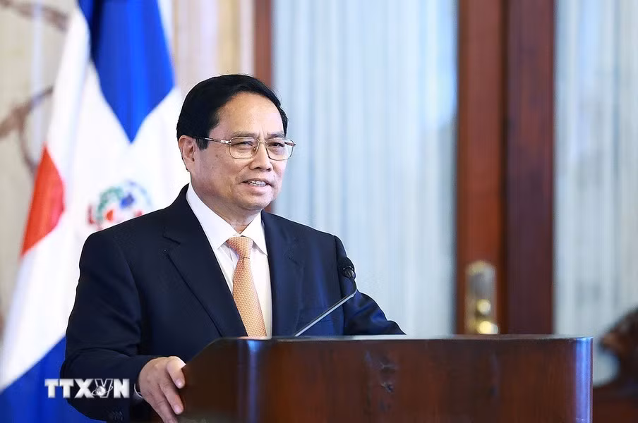 El jefe de Gobierno vietnamita, Pham Minh Chinh, habla en la rueda de prensa.