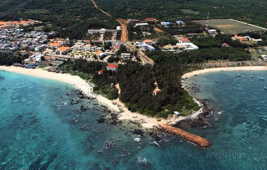 Desarrollar el producto del turismo verde, en la isla de Phu Quy, constituye un hito en el desarrollo turístico de la provincia de Binh Thuan. Desarrollar el producto del turismo verde, en la isla de Phu Quy, constituye un hito en el desarrollo turístico de la provincia de Binh Thuan.