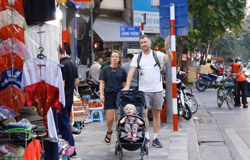 Una de las razones por las que los turistas extranjeros se enamoran de Vietnam es la actitud acogedora de la gente.