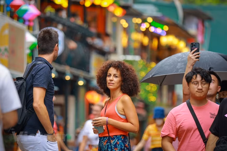 Recientemente, Tripzilla, una revista de viajes con sede en Singapur, publicó un artículo que evalúa a Hanói como uno de los destinos más seguros del mundo para mujeres viajeras cuando viajan solas.