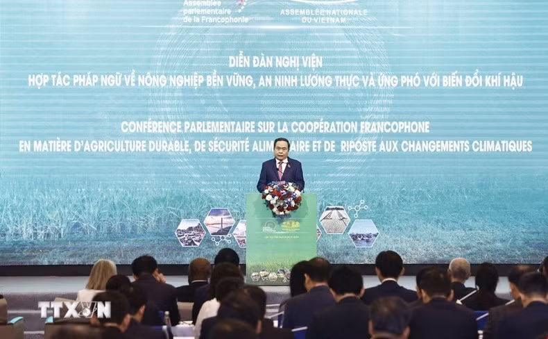 El presidente de la Asamblea Nacional vietnamita, Tran Thanh Man, pronuncia un discurso de apertura. (Foto: VNA)