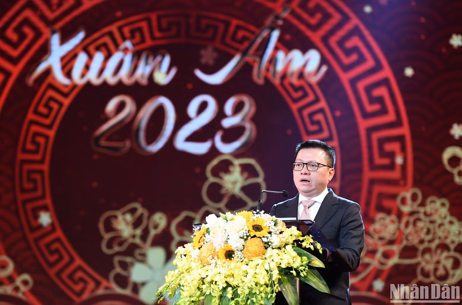 Al intervenir en el evento, el jefe de Redacción del periódico Nhan Dan, Le Quoc Minh, enfatizó que el diario siempre participa de forma activa en muchas actividades sociales, incluido el Fondo “Semillas de Vietnam”.
