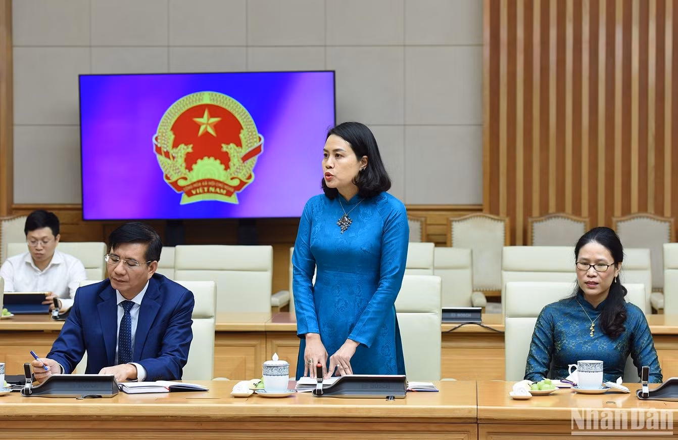 La embajadora en Finlandia y Estonia, Pham Thi Thanh Binh, interviene en el encuentro. La embajadora en Finlandia y Estonia, Pham Thi Thanh Binh, interviene en el encuentro.