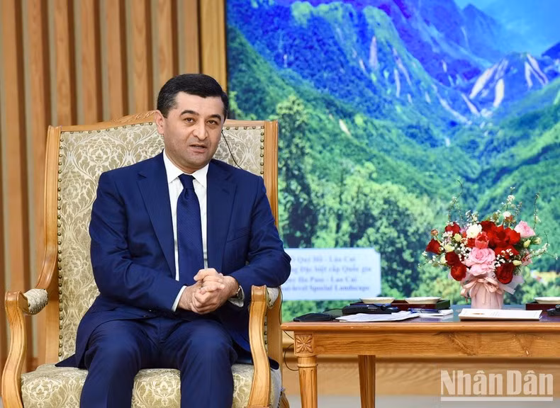 El canciller de Uzbekistán, Bakhtiyor Saidov, afirma que Uzbekistán desea seguir promoviendo la amistad tradicional y la cooperación multifacética con Vietnam, especialmente en economía, comercio e inversión.