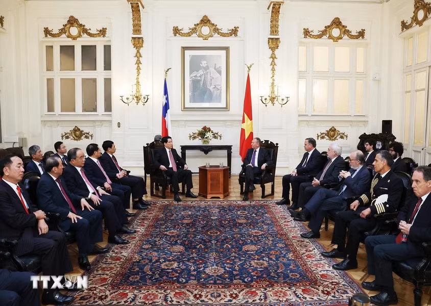 El presidente de Vietnam, Luong Cuong, se reúne con el titular del Senado de Chile, José García Ruminot.