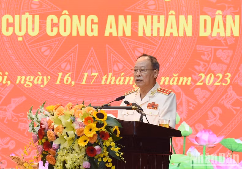 El teniente general superior Le Quy Vuong habla en el evento. El teniente general superior Le Quy Vuong habla en el evento.