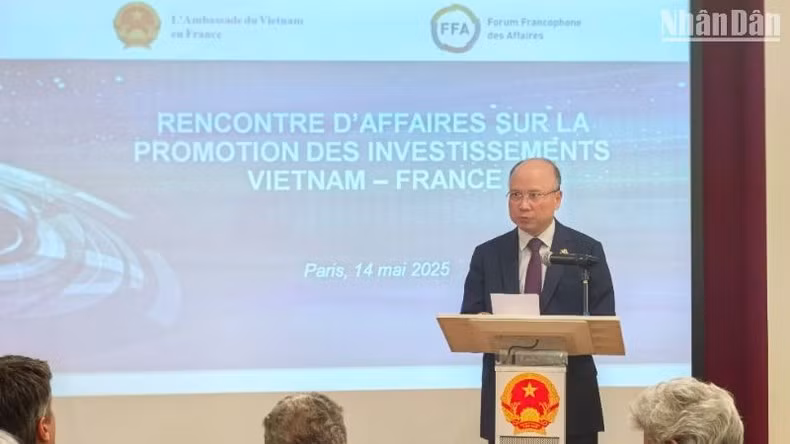 El embajador de Vietnam en Francia, Dinh Toan Thang, habla en la cita. El embajador de Vietnam en Francia, Dinh Toan Thang, habla en la cita.