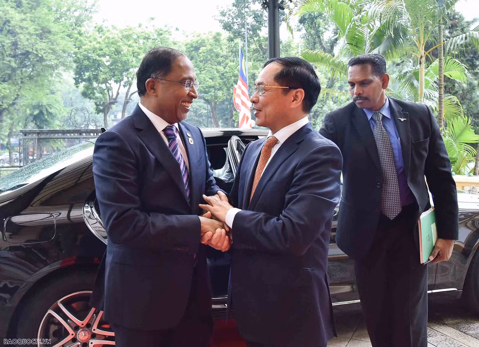 El ministro de Relaciones Exteriores de Vietnam, Bui Thanh Son, y su similar de Malasia, Zambry Abdul Kadir. El ministro de Relaciones Exteriores de Vietnam, Bui Thanh Son, y su similar de Malasia, Zambry Abdul Kadir.