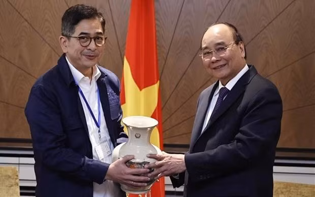 El presidente vietnamita, Nguyen Xuan Phuc, y el titular de la Cámara de Comercio e Industria de Indonesia (KADIN), Arsjad Rasjid (Fotografía:VNA) El presidente vietnamita, Nguyen Xuan Phuc, y el titular de la Cámara de Comercio e Industria de Indonesia (KADIN), Arsjad Rasjid (Fotografía:VNA)