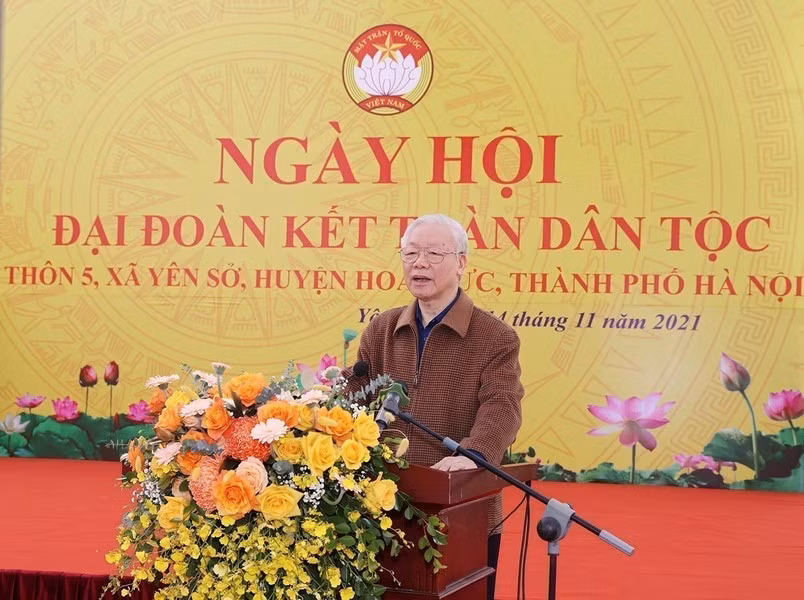 El secretario general del PCV, Nguyen Phu Trong, interviene en la fiesta de gran unidad nacional en la comuna de Yen So, distrito de Hoai Duc, Hanói, el 14 de noviembre de 2021.