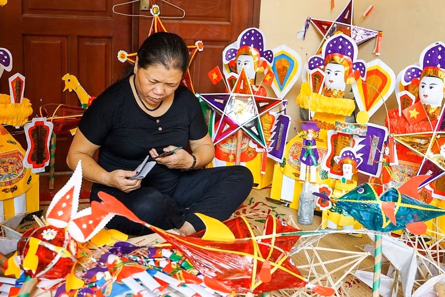 Las máscaras de papel maché, uno de los juguetes tradicionales del Festival del Medio Otoño (Foto: VNA)