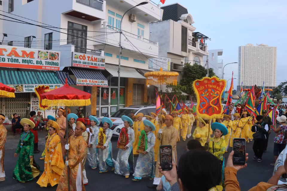 La ceremonia de procesión de la Diosa Madre atrae a un gran número de personas y turistas.