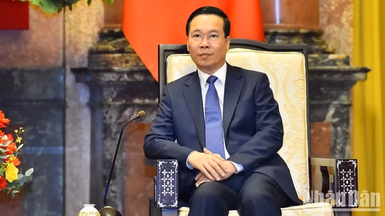 Van Thuong habla en la reunión.