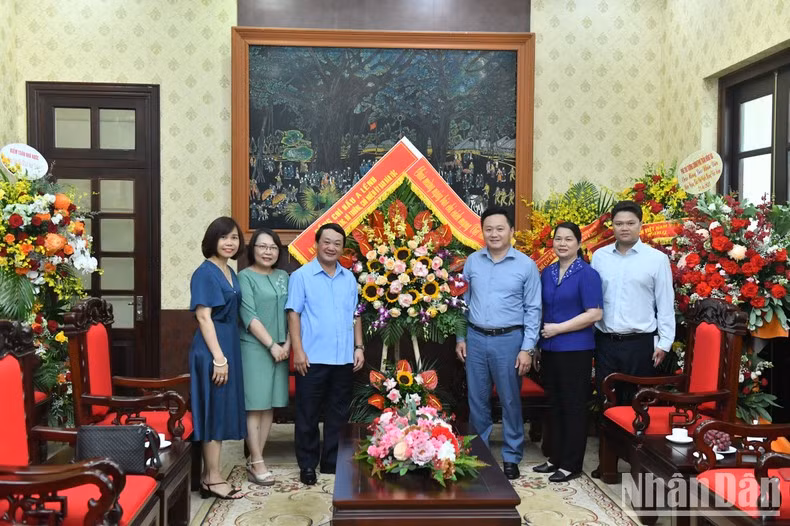 Siguen llegando felicitaciones a Nhan Dan por el Día de la Prensa Revolucionaria ảnh 2 Siguen llegando felicitaciones a Nhan Dan por el Día de la Prensa Revolucionaria ảnh 2