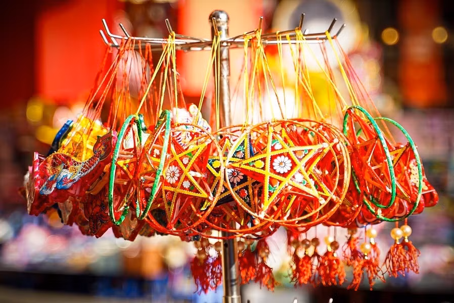 Las máscaras de papel maché, uno de los juguetes tradicionales del Festival del Medio Otoño (Foto: VNA)