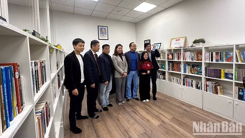La Biblioteca juvenil tiene más de 1200 libros, incluidos muchos preciosos donados por individuos y organizaciones.