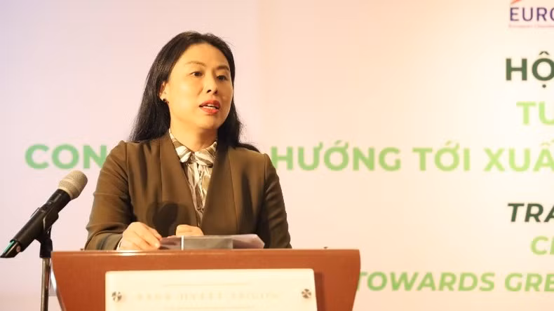 Ho Thi Quyen, subjefa del Centro de Promoción Comercial e Inversión de Ciudad Ho Chi Minh, habla en la cita.