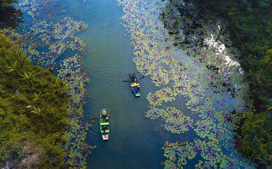 El camino a Thung Nang, un destino turístico en el pueblo de Dam Khe, de la comuna de Ninh Hai, con su belleza encantadora El camino a Thung Nang, un destino turístico en el pueblo de Dam Khe, de la comuna de Ninh Hai, con su belleza encantadora