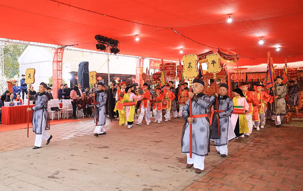 El baile de palabras es presentado por 22 adolescentes de 12 a 15 años.