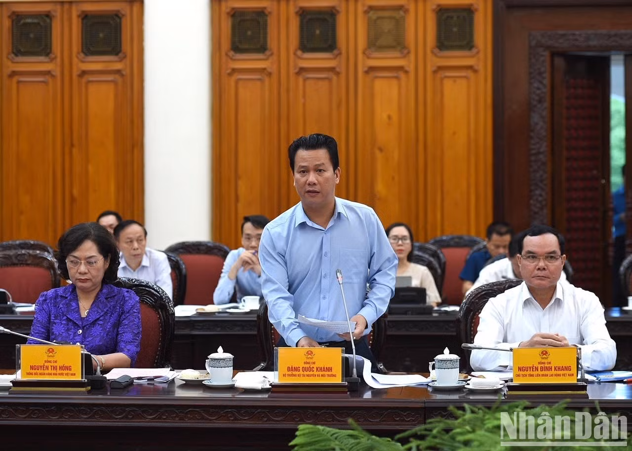 El ministro de Recursos Naturales y Medio Ambiente, Dang Quoc Khanh.